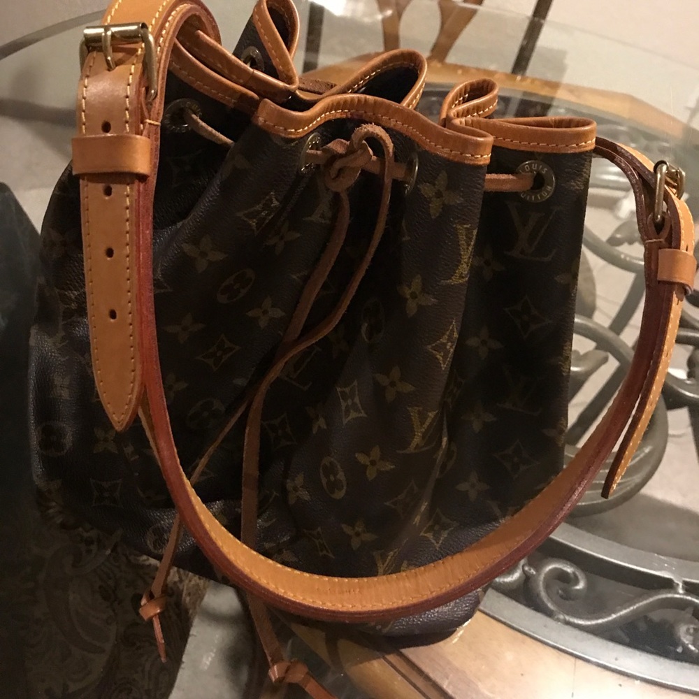 LV Handbag - Picture 5 of 7